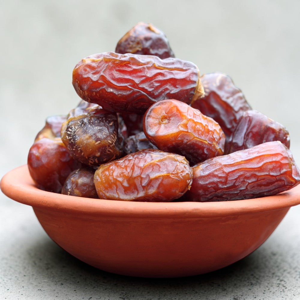 Mahnaz Food Mariami Dates are golden to dark brown with a chewy texture, perfect for snacking or cooking.